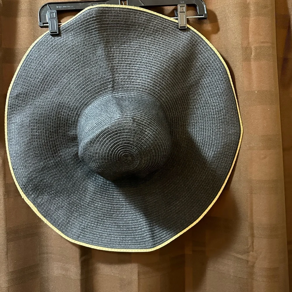 Zara Oversized straw beach sun black hat-Never‎ Worn!